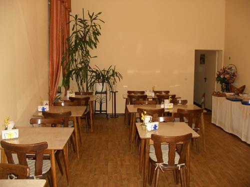 Hotel-Pension Cortina Berlin Restoran gambar